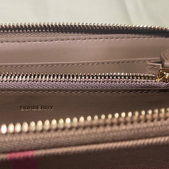 Burberry large check zip wallet grey mink NWT - Picture 5 of 10
